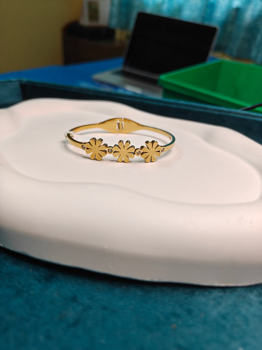 Triple Flower Luxe Kada