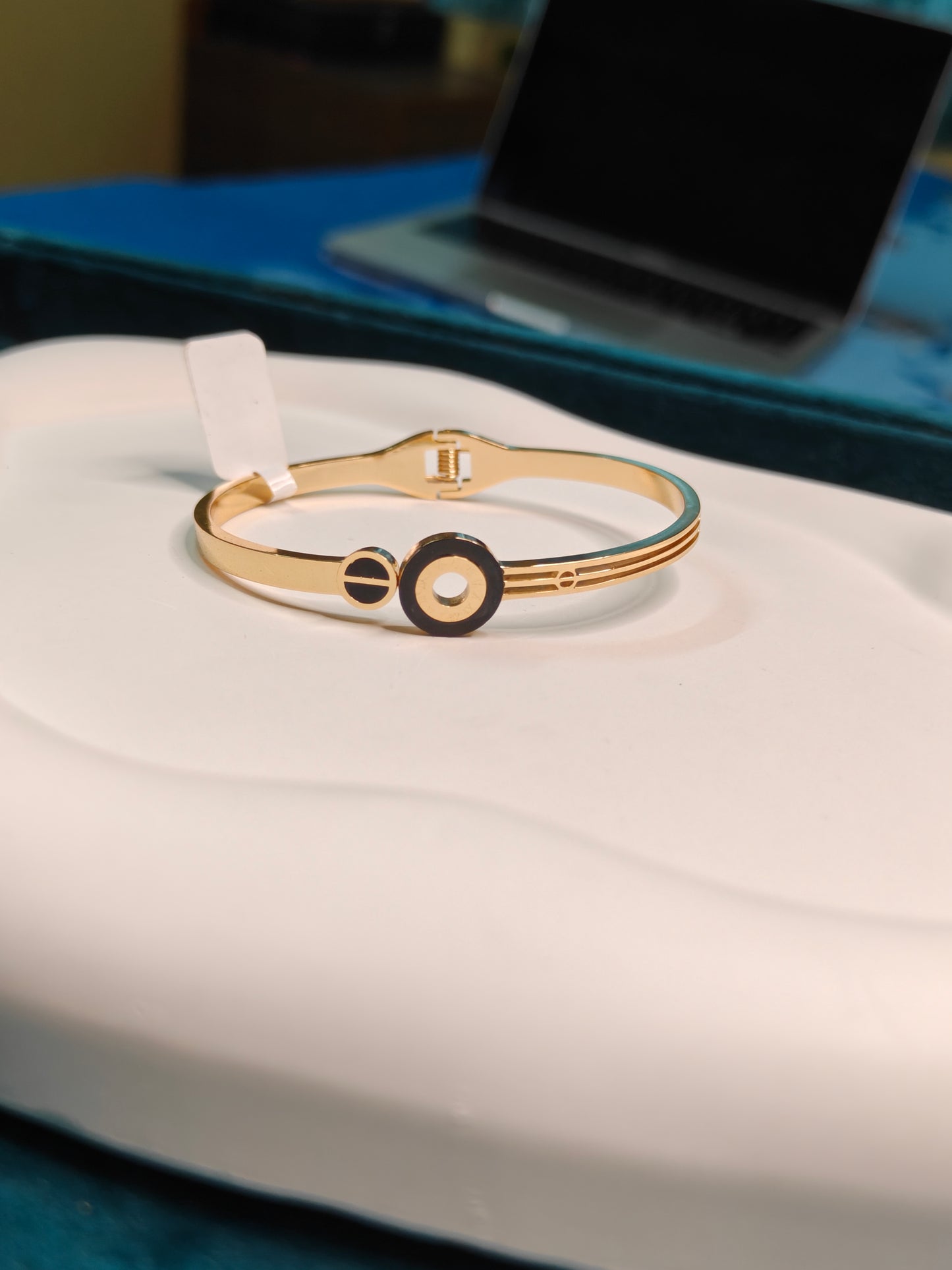 Round Roman Circle kada