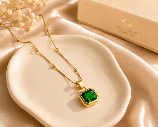 Anti Tarnish Green Stone Pendant Necklace
