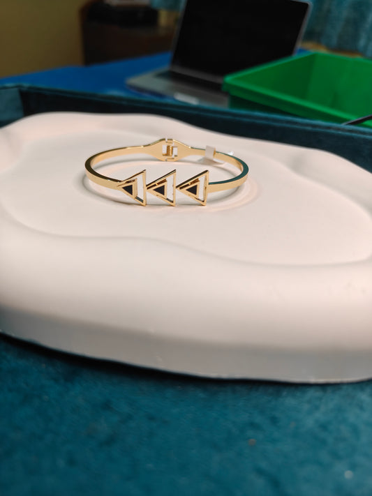 Triple Arrow Luxe Kada