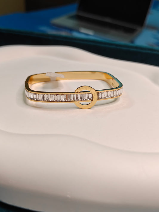 Circle Luxe Gold Kada